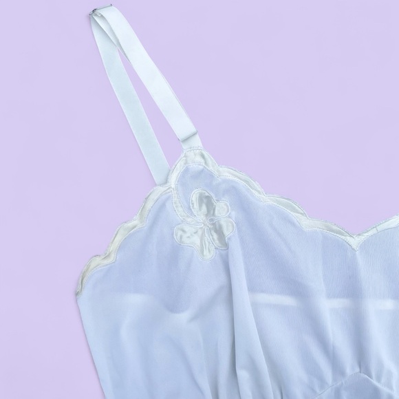 Vintage White Slip Dress with Cream Shamrock Appliqués – Fits Like Medium - Picture 3 of 5